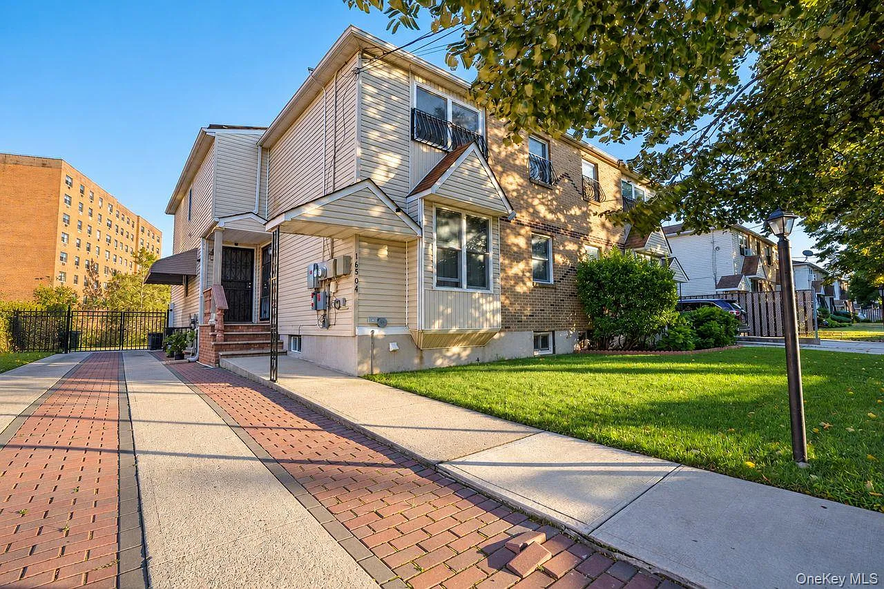 3 bed, 1.0 bath, 2150 sqft, $3,500 — Photo 1