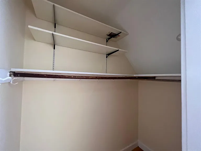 638 Huron Ave — Photo 9