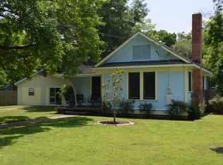 718 Simpson St, Schulenburg, TX 78956