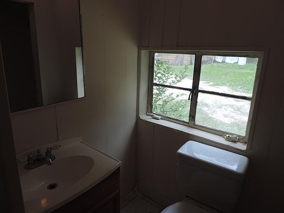 5th image of 505 1/2 E Virginia Ave