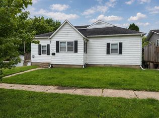 920 W 2nd St, Cedar Falls, IA 50613