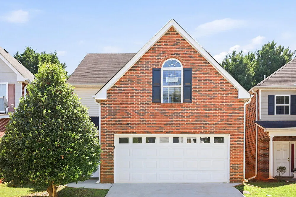 4 bed, 2.5 bath, 1982 sqft, $1,980 — Photo 1