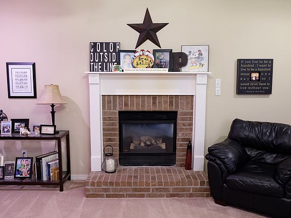 Gas fireplace 