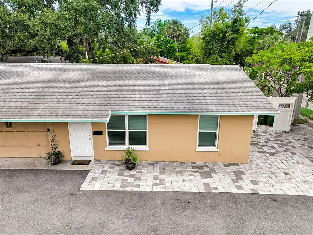 2 bed, 1.0 bath, 840 sqft, $3,000 — Photo 1