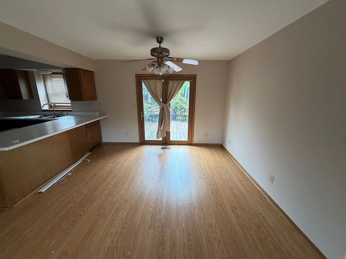 1505 Oxford Lane — Photo 3
