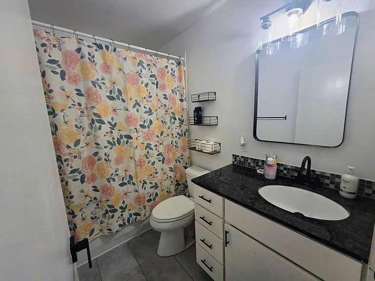 2200 Dickson Dr #124 — Photo 7