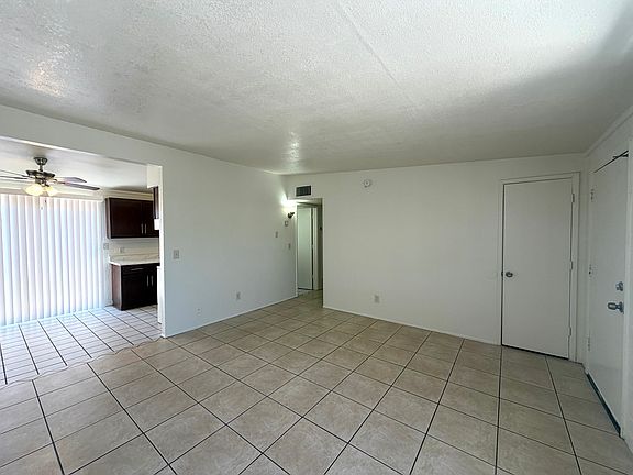 4th image of 4204 E Los Robles St