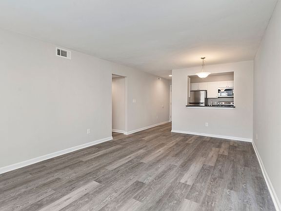 5th image of 26 Grandview Manor Ct Suite 106