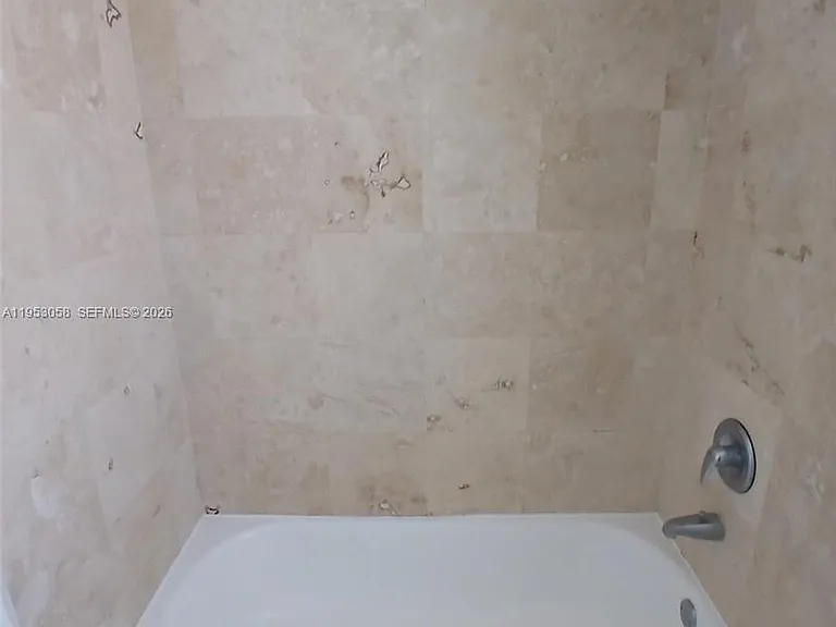 425 NE 30th St #203 — Photo 4