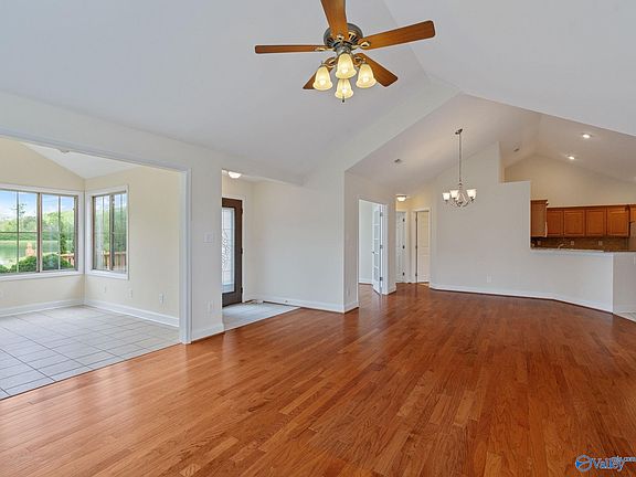 5th image of 12 Laurel Ln #12
