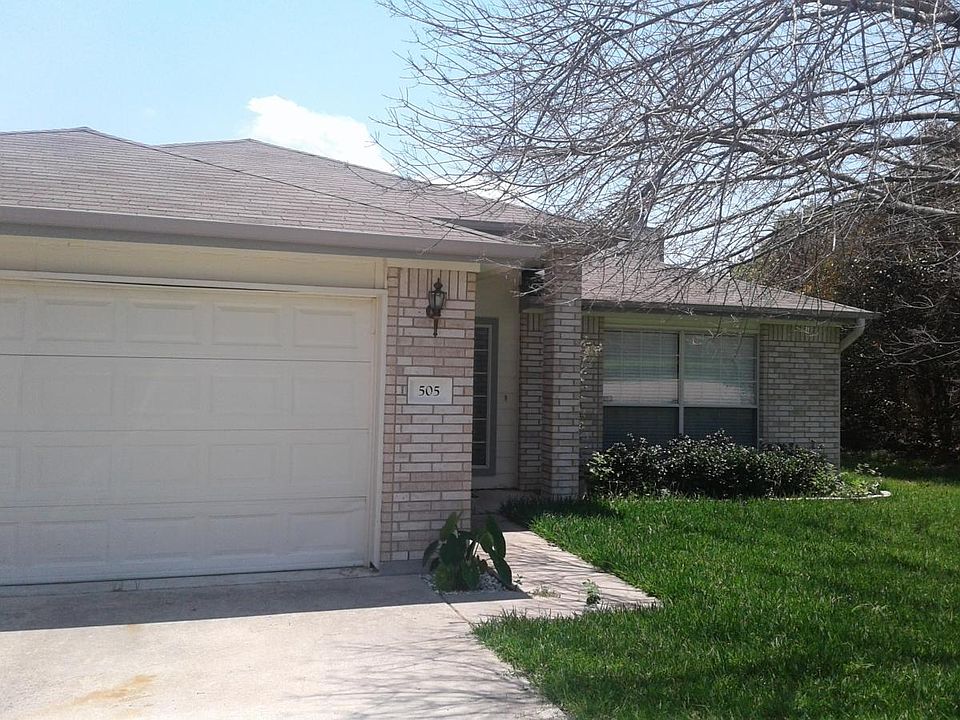 GORGEOUS HOME READY FOR MOVE IN