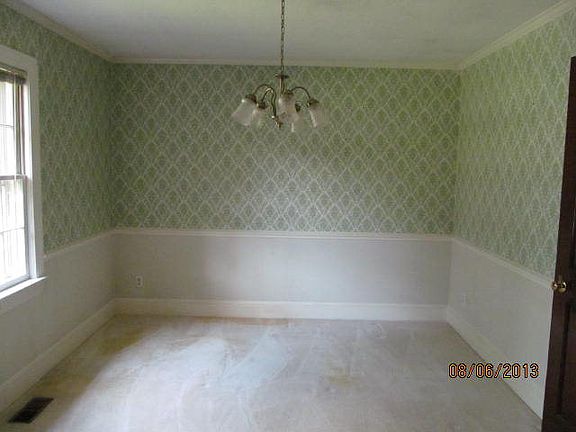3rd image of 2733 Stewart Ln