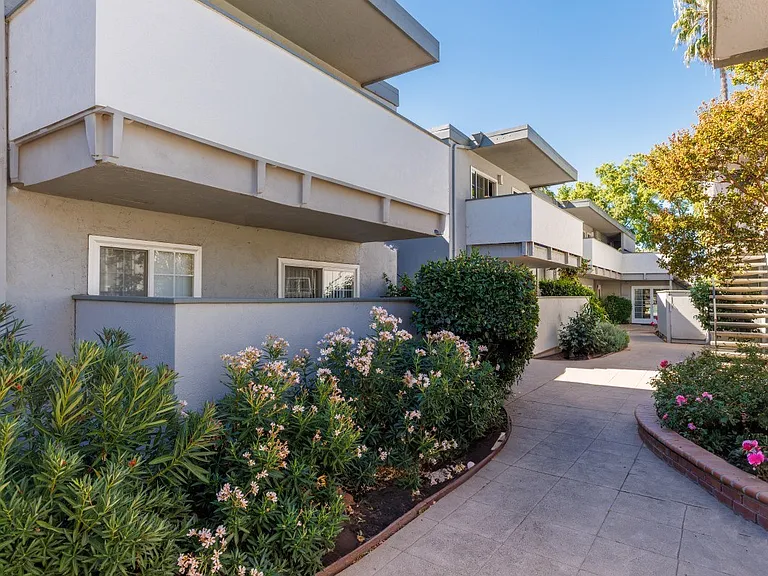 Adobe Lake Apartments — Photo 5
