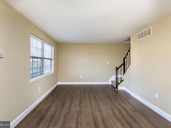 3rd image of 34 Badger Gate Ct