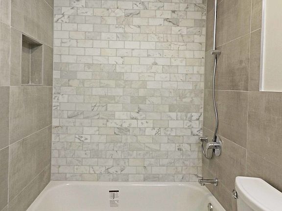 5th image of 1000 Bayside Dr Unit 313