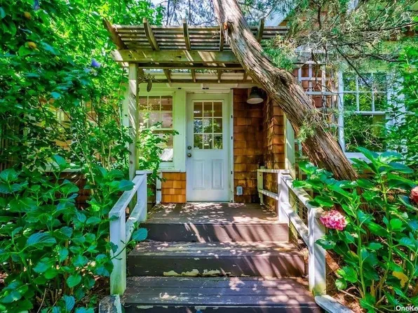 31 Evergreen Avenue, Seaview, NY 11770