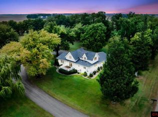 8667 450th Ave, Blue Earth, MN 56013