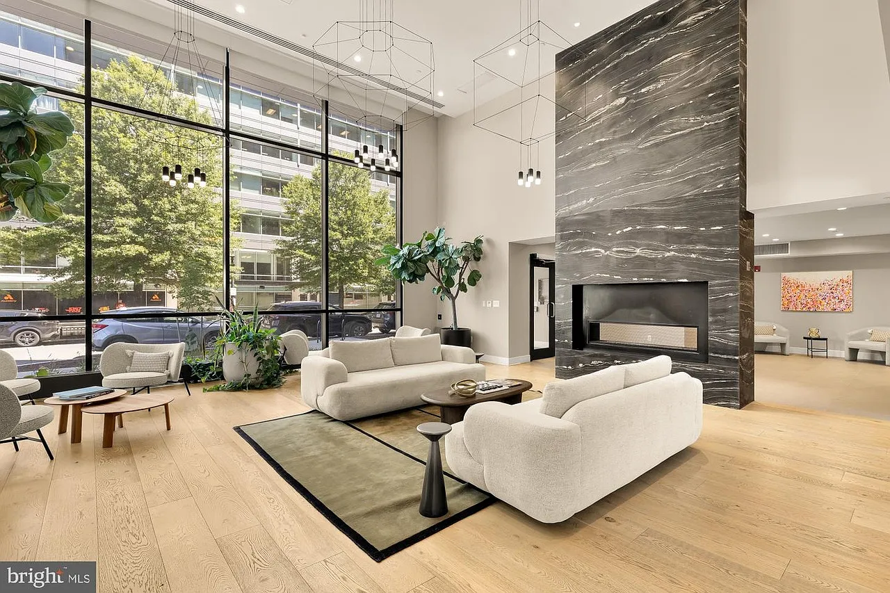 2 bed, 775 sqft, $3,000 — Photo 2
