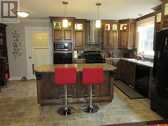 2nd image of 16 Hillview Pl