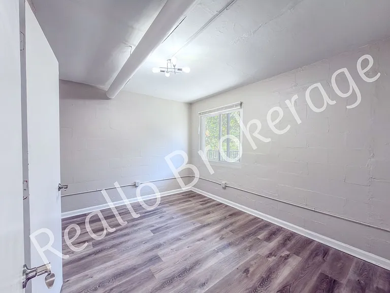 549-553 Highland Ave NE — Photo 13
