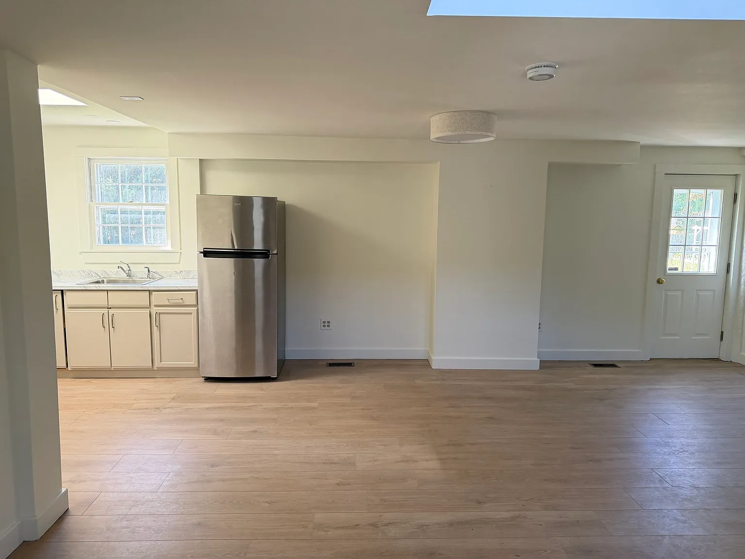 1 bed, 1.0 bath, 1135 sqft, $2,400 — Photo 4