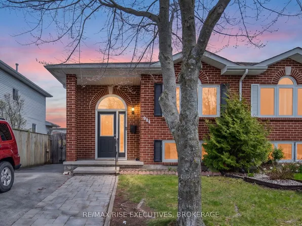 984 Waterbury Cres, Kingston, ON K7M 8V3