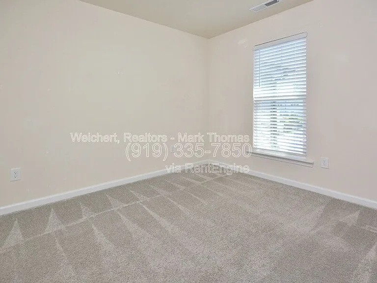 409 Vassar Dr — Photo 17