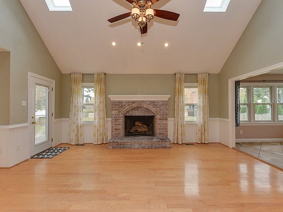 2nd image of 1612 Waterside Dr N