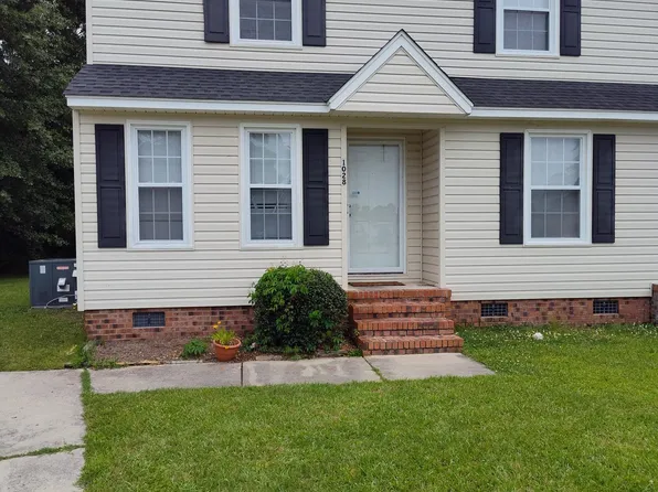 1028 Pinecrest Dr, Lumberton, NC 28358