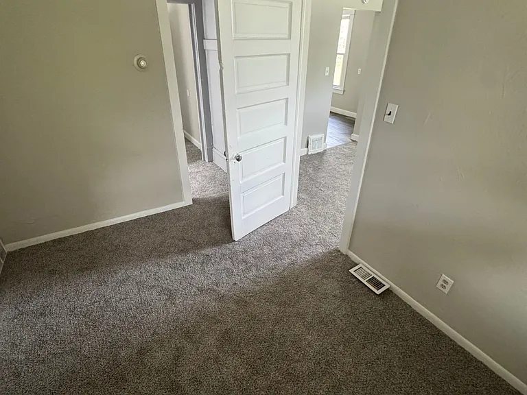 5911 Lansing Ave — Photo 4