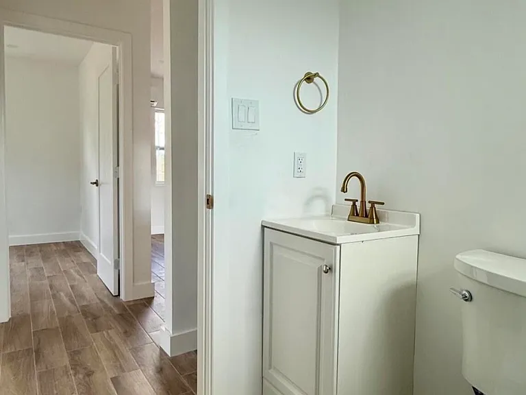 24 SW 10th Ave — Photo 18
