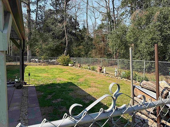 5th image of 108 Bumstead Rd