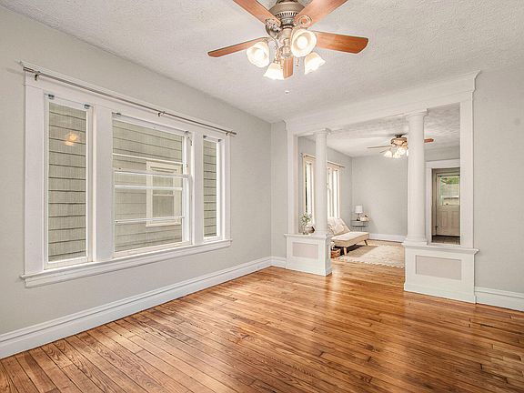3rd image of 1339 Davis Ave NW