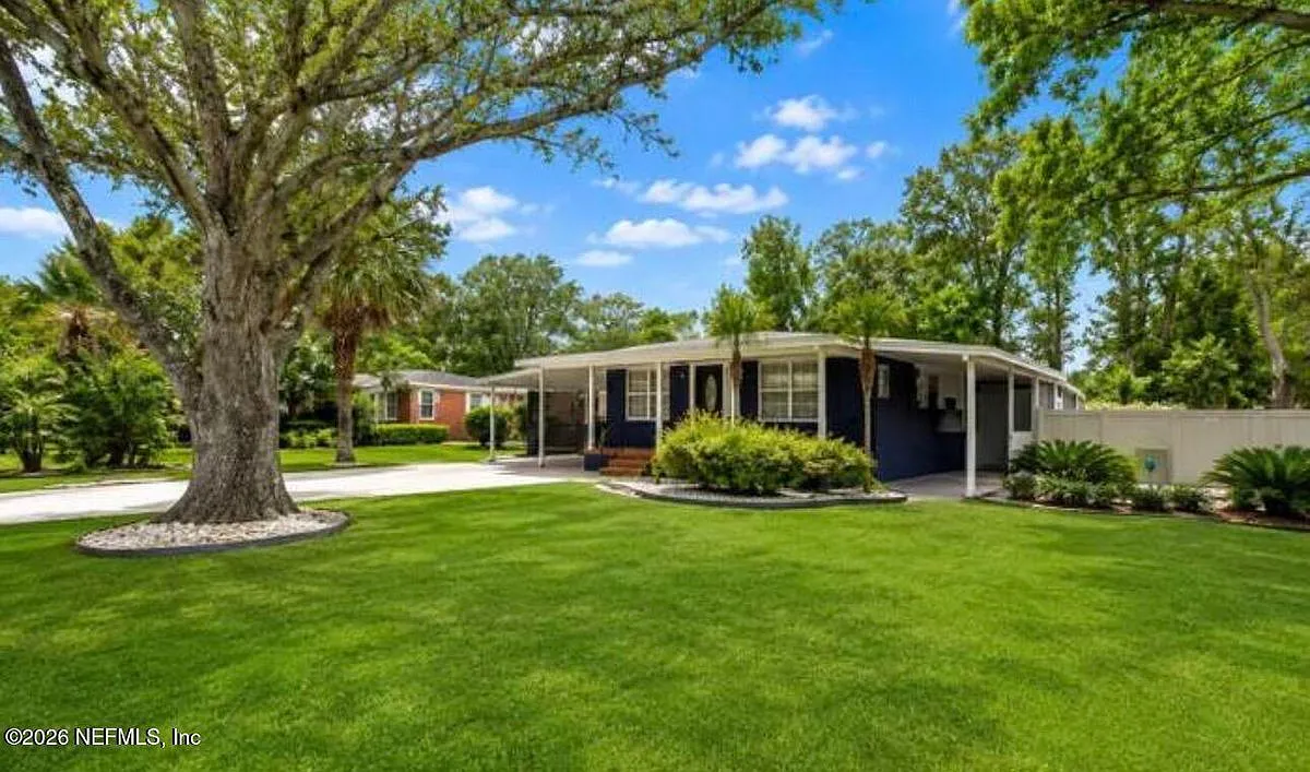 3 bed, 3.0 bath, 2040 sqft, $2,433 — Photo 4