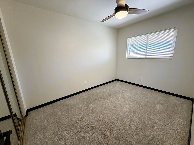 328 Linn Ln — Photo 14