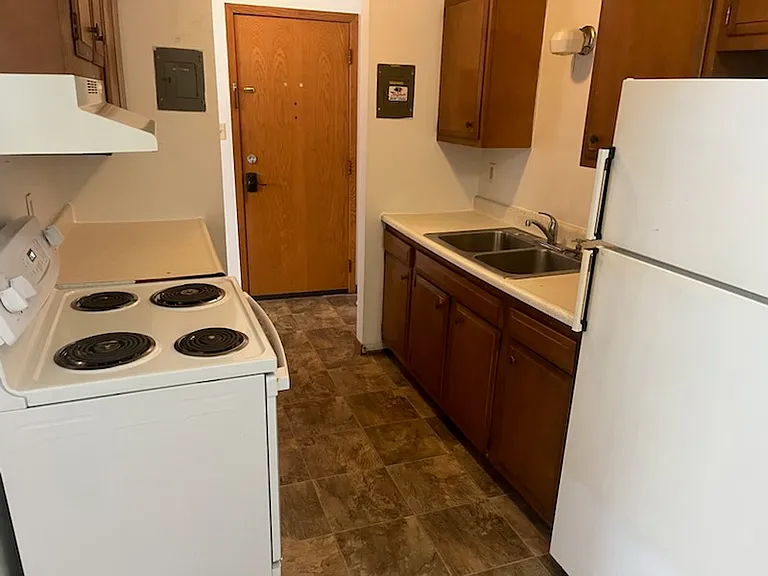 1017 N Summit Ave #3 — Photo 6