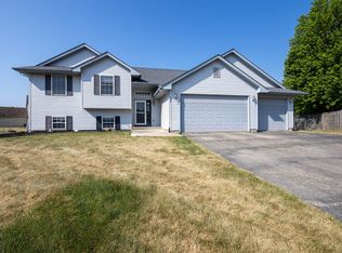 409 Poachers Cir, Belvidere, IL 61008