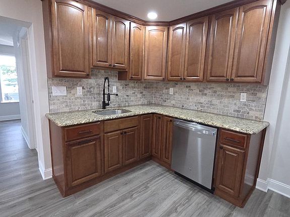 3rd image of 412 Forest Dr