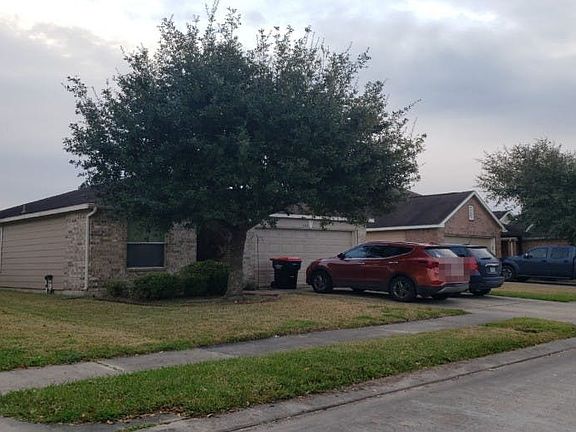 3rd image of 2115 Pine Croft Dr