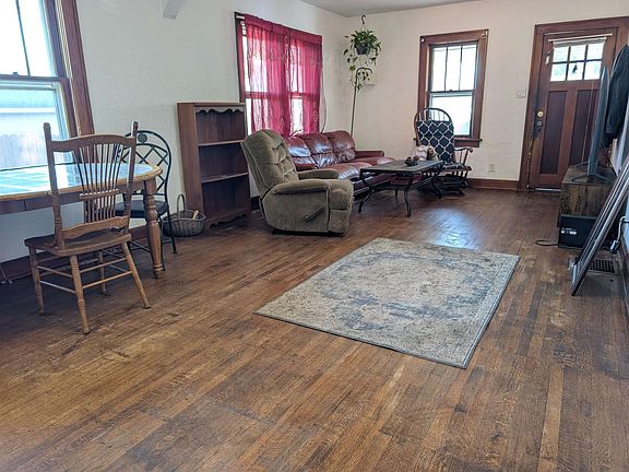 5th image of 814 W Hamilton St