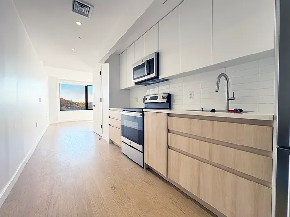 2395 Palisade Avenue image 1 of 8