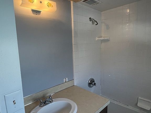 5th image of 333 W Washington Ave #1/2