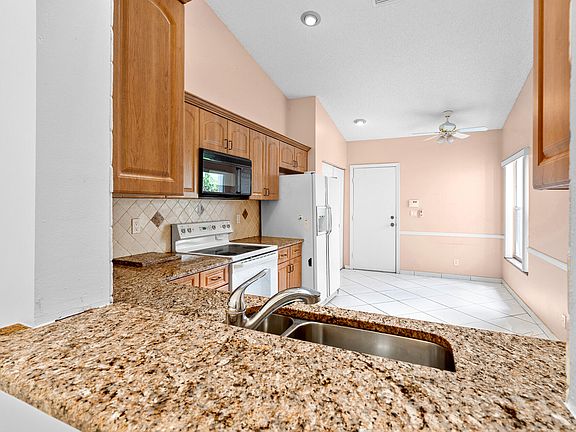 4th image of 7611 Seafoam Court A Court