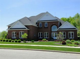 586 Cornrow Ln, Combined Locks, WI 54113