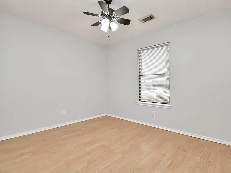 3919 Rolling Springs Ln — Photo 34