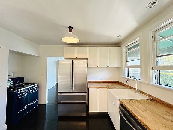 3rd image of 8159 Willoughby Ave #903