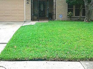 8419 Saratoga Forest Dr, Houston, TX 77088