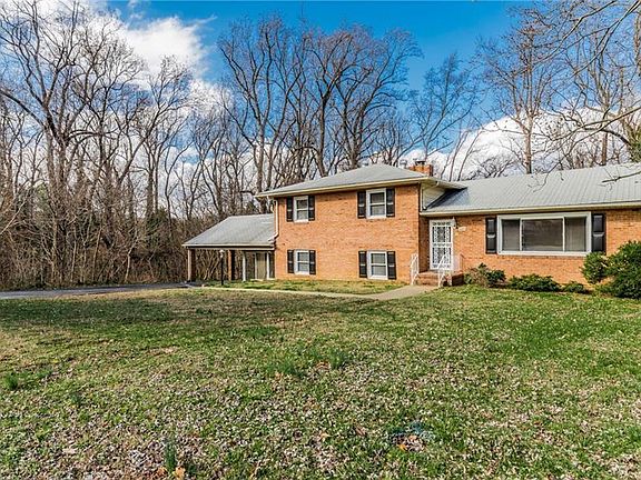 3rd image of 2200 Arbor Dr