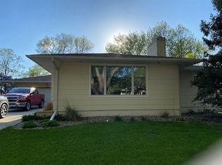 1873 Eisenhower Cir, Aberdeen, SD 57401