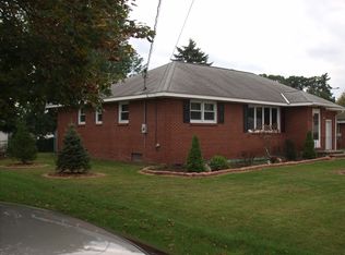 22 Iris Ln, Colonie, NY 12205